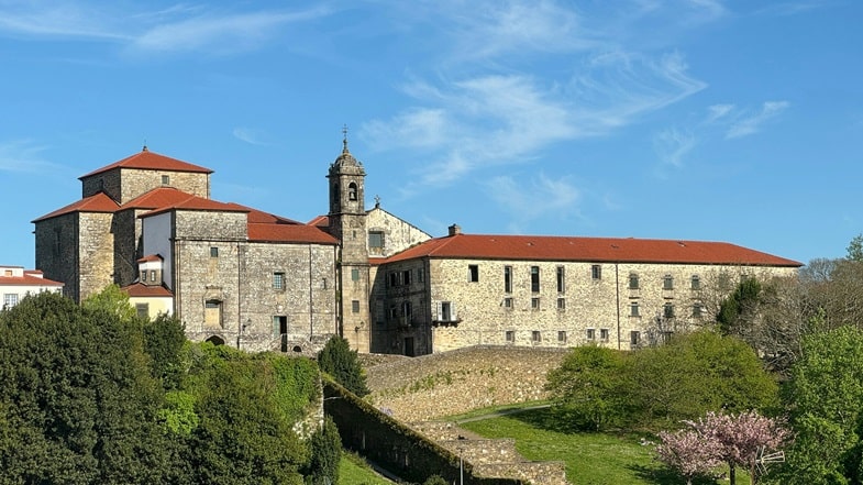 The "Parque de Belvis" with its monastery