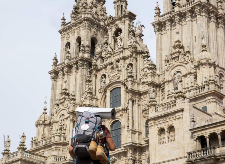 Peregrino que llega a Santiago de Compostela